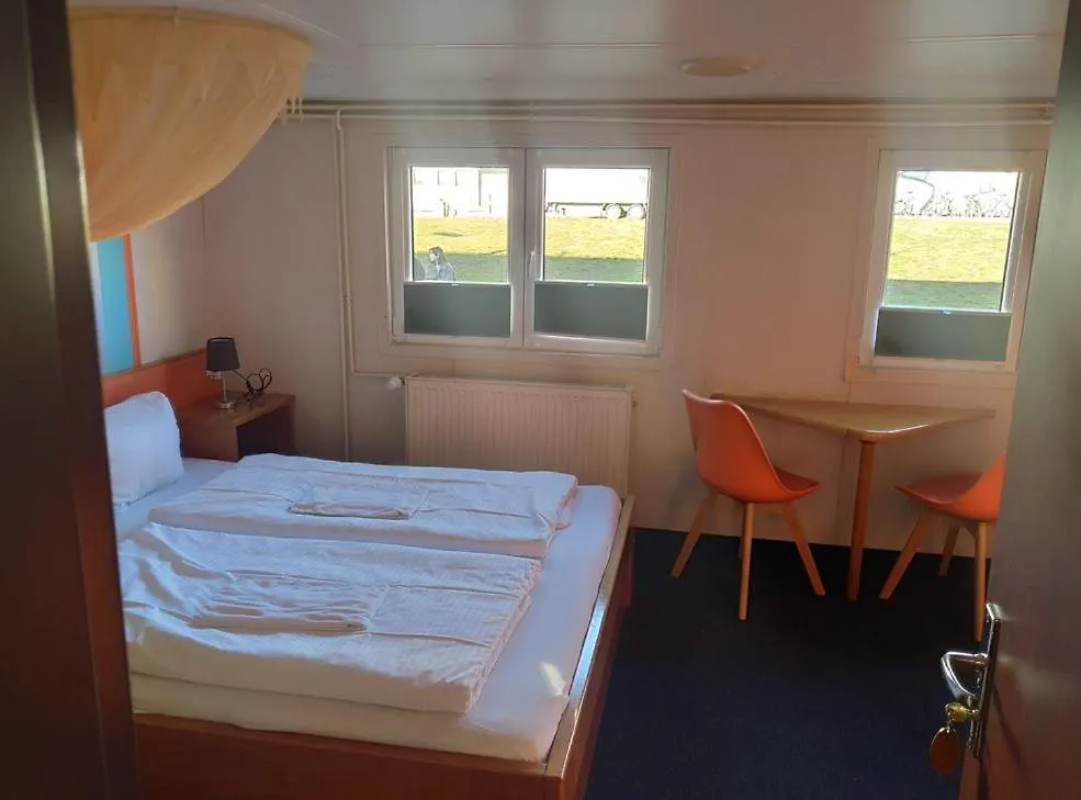 Shipotel-Berlin Gmbh, Shipotel Eastern & Shipotel Western 2*, Berlijn